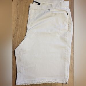 Isaac Mizrahi Live Light Khaki Bermuda Shorts